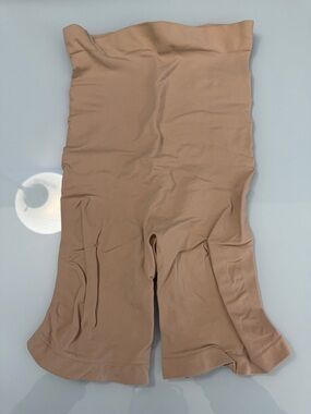 NWOT SKIMS High Waisted Sculpting BBL Shapewear Shorts